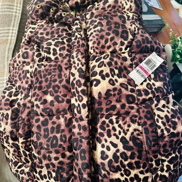 Charter Club Animal Print Quilted Vest NWT
PETIT - Picture 2 of 4